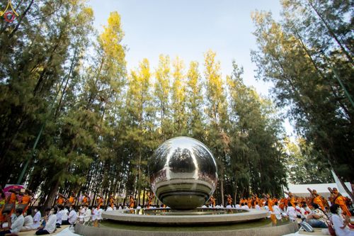 ภาพ No.70837:พิธีต้อนรับพระธรรมยาตรา ในโครงการธรรมยาตรากตัญญูบูชา มหาปูชนียาจารย์ พระมงคลเทพมุนี(สด จนฺทสโร) พระผู้ปราบมาร อนุสรณ์สถาน 7 แห่ง ปีที่ 11 วันที่ 14 มกราคม พ.ศ. 2566 ณ อนุสรณ์สถานลำดับที่ 3 สถานที่เกิดในเพศสมณะ วัดสองพี่น้อง อ.สองพี่น้อง จ.สุพรรณบุรี