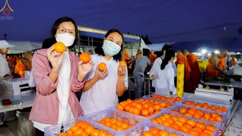 ภาพ No.70048:พิธีถวายภัตตาหารเป็นสังฆทาน แด่คณะพระธรรมยาตราฯ ในโครงการธรรมยาตราฯ ปีที่ 11 ณ อนุสรณ์สถานคลองบางนางแท่น อ.สามพราน จ.นครปฐม วันที่ 11 มกราคม พ.ศ. 2566