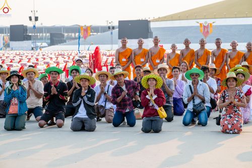 ภาพ No.323093:วันที่ 19 เมษายน พ.ศ.2569 การเรียงกล่องไทยธรรม , เตรียมงานจราจร เพื่องานถวายมหาสังฆทาน 40,000 กว่าวัดทั่วประเทศ วันคุ้มครองโลก 22 เมษายน พ.ศ.2569 วัดพระธรรมกาย