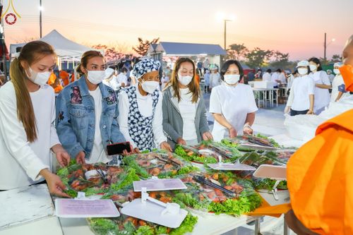 ภาพ No.74000:พิธีถวายภัตตาหารเป็นสังฆทาน แด่คณะพระธรรมยาตราฯ ในโครงการธรรมยาตรากตัญญูบูชา มหาปูชนียาจารย์ พระมงคลเทพมุนี(สด จนฺทสโร) พระผู้ปราบมาร อนุสรณ์สถาน 7 แห่ง ปีที่ 11 วันที่ 24 มกราคม พ.ศ. 2566