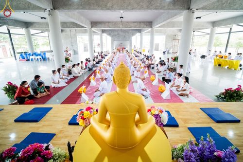 ภาพ No.65681:พิธีปลงผมและพิธีขอขมา มอบบาตรกับผ้าไตร ในโครงการอุปสมบทบูชาธรรม มหาปูชนียาจารย์ประจำปี 2565 ณ ศูนย์ปฎิบัติธรรมสมุทรปราการ(บางบ่อ)  วันอาทิตย์ที่ 20 พฤศจิกายน พ.ศ. 2565