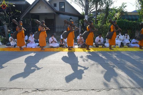 ภาพ No.72437:พิธีต้อนรับพระธรรมยาตรา ในโครงการธรรมยาตรากตัญญูบูชา มหาปูชนียาจารย์ พระมงคลเทพมุนี(สด จนฺทสโร) พระผู้ปราบมาร อนุสรณ์สถาน 7 แห่ง ปีที่ 11 วันที่ 18 มกราคม พ.ศ. 2566 ณ อนุสรณ์สถานลำดับที่ 4 สถานที่เกิดด้วยกายธรรม วัดโบสถ์ (บน) บางคูเวียง อ.บางกรวย จ.นนทบุ
