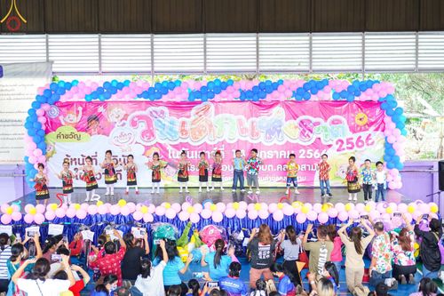 ภาพ No.71256:วัดพระธรรมกาย มูลนิธิธรรมกาย และคณะศิษยานุศิษย์ฯ ร่วมกับ อบต.คลองสาม และภาคีเครือข่ายฯ เปิดตัวสื่อนวัตกรรมพุทธประวัติผ่านแว่น VR สู่โลกเสมือนจริง - จัดแสดงนิทรรศการพลังความดี UG5 POWER เนื่องในงานวันเด็กแห่งชาติ ประจำปี พ.ศ.2566