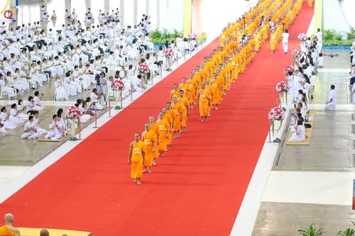 ภาพ No.338946:วันอาทิตย์ที่ 12 กรกฎาคม พ.ศ.2569 พิธีมุทิตาผู้สอบได้เปรียญธรรม ประโยค 1-2 ถึง ป.ธ.9 และ บ.ศ.1-2 ถึง บ.ศ.6 สำนักศาสนศึกษาวัดพระธรรมกาย ประจำปี 2569, พิธีมอบตราตั้งแต่งตั้งอาจารย์ใหญ่ สำนักศาสนศึกษาวัดพระธรรมกาย