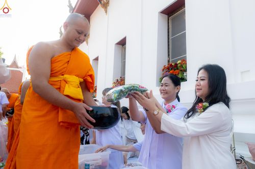 ภาพ No.297712:วันที่ 18 มกราคม พ.ศ. 2569 พิธีตักบาตรพระธรรมยาตรา ณ วัดโบสถ์บน ต.บางคูเวียง จ.นนทบุรี อนุสรณ์สถานลำดับที่ 4 สถานที่เกิดด้วยกายธรรม ในโครงการธรรมยาตรา กตัญญูบูชา มหาปูชนียาจารย์ พระมงคลเทพมุนี(สด จนฺทสโร) พระผู้ปราบมาร อนุสรณ์สถาน 7 แห่ง ปีที่ 14