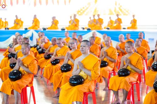 ภาพ No.337595:วันอาทิตย์ต้นเดือน 5 กรกฎาคม พ.ศ.2569 พิธีตักบาตรข้าวสารอาหารแห้ง  ณ บ้านแก้วเรือนทองคุณยายฯ วัดพระธรรมกาย
