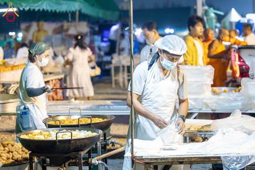 ภาพ No.297812:วันที่ 19 มกราคม พ.ศ. 2569 พิธีถวายภัตตาหารเป็นสังฆทาน แด่พระธรรมยาตรา ณ อนุสรณ์สถานบางปลา วัดบางปลา อำเภอบางเลน จังหวัดนครปฐม ในโครงการธรรมยาตรา กตัญญูบูชา มหาปูชนียาจารย์ พระมงคลเทพมุนี(สด จนฺทสโร) พระผู้ปราบมาร อนุสรณ์สถาน 7 แห่ง ปีที่ 14