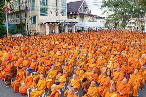 ภาพ No.310294:วันอาทิตย์ที่ 15 กุมภาพันธ์ พ.ศ. 2569 ตักบาตรพระ 1,000 รูป เมืองตรัง ปีที่ 2 ณ ลานพระบรมราชานุสาวรีย์ รัชกาลที่ 5 (หน้าศาลจังหวัดตรัง)อ.เมือง จ.ตรัง