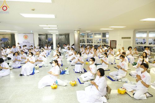 ภาพ No.89246:พิธีประดิษฐานรูปหล่อทองคำ  คุณยายอาจารย์มหารัตนอุบาสิกาจันทร์ ขนนกยูง ภายในมหาวิหารคุณยายอาจารย์ฯ เนื่องในวันครูผู้ค้นพบวิชชาธรรมกาย วันศุกร์ที่ 29 กันยายน พ.ศ. 2566 ณ วัดพระธรรมกาย จ.ปทุมธานี