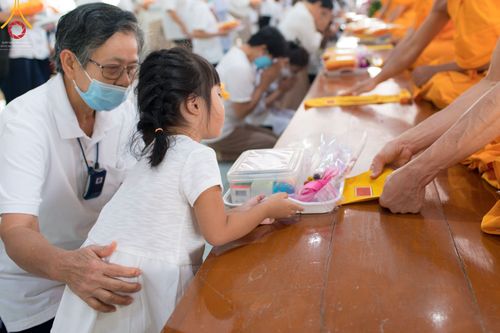 ภาพ No.68157:พิธีบุพเปตพลี ครั้งที่ 131 เพื่ออุทิศบุญกุศลแด่บรรพบุรุษผู้ล่วงลับ วันที่ 22 ธันวาคม พ.ศ. 2565 ณ วัดพระธรรมกาย