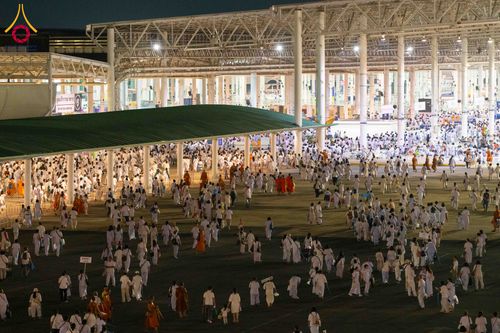 ภาพ No.324514:วันที่ 22 เมษายน พ.ศ.2569 (วันคุ้มครองโลก) บรรยากาศพระสังฆาธิการและสาธุชน การเดินทางกลับ งานถวายมหาสังฆทาน 40,000 กว่าวัดทั่วประเทศ วัดพระธรรมกาย