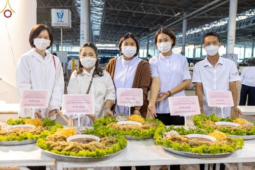 ภาพ No.75133:พิธีถวายภัตตาหารเป็นสังฆทาน แด่คณะพระธรรมยาตราฯ ในโครงการธรรมยาตรากตัญญูบูชา มหาปูชนียาจารย์ พระมงคลเทพมุนี(สด จนฺทสโร) พระผู้ปราบมาร อนุสรณ์สถาน 7 แห่ง ปีที่ 11 วันที่ 31 มกราคม พ.ศ. 2566