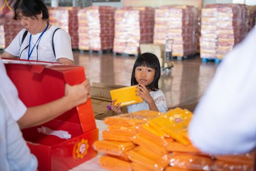 ภาพ No.322121:วันที่ 14 เมษายน พ.ศ.2569 การเตรียมกล่องไทยธรรม วันสุดท้าย เพื่องานถวายมหาสังฆทาน 40,000 กว่าวัดทั่วประเทศ วันคุ้มครองโลก 22 เมษายน พ.ศ.2569 วัดพระธรรมกาย