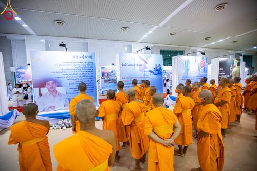 ภาพ No.90900:พิธีบำเพ็ญกุศลสวดพระอภิธรรม  อุบาสกถาวร พรหมถาวร (อุบาสกผู้ปั้นพระ) คืนที่ 5 วันพุธที่ 18 ตุลาคม พ.ศ. 2566 ณ ห้องแก้วสารพัดนึก 1 สภาธรรมกายสากล วัดพระธรรมกาย จ.ปทุมธานี