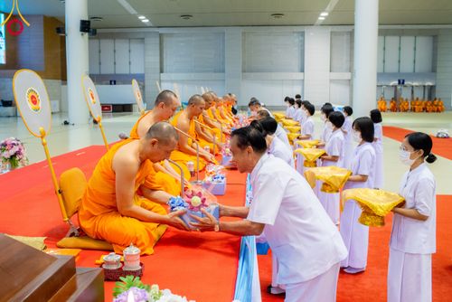 ภาพ No.91084:พิธีบำเพ็ญกุศลสวดพระอภิธรรม  อุบาสกถาวร พรหมถาวร (อุบาสกผู้ปั้นพระ) คืนสุดท้าย วันศุกร์ที่ 20 ตุลาคม พ.ศ. 2566 ณ ห้องแก้วสารพัดนึก 1 สภาธรรมกายสากล วัดพระธรรมกาย จ.ปทุมธานี