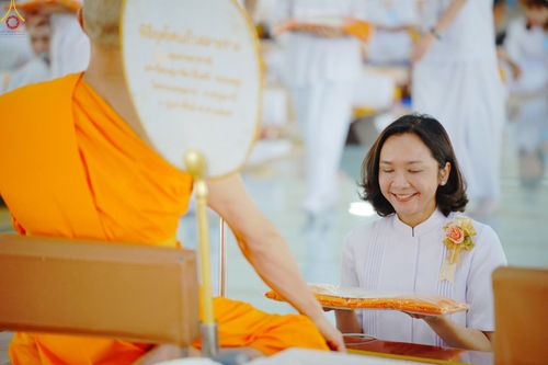 ภาพ No.348202:วันที่ 10 กันยายน พ.ศ.2569 พิธีสวดพระพุทธมนต์ และถวายภัตตาหารเป็นสังฆทาน เนื่องในวันครบ 26 ปี วันคล้ายละสังขาร คุณยายอาจารย์มหารัตนอุบาสิกาจันทร์ ขนนกยูง ณ หอฉันคุณยายอาจารย์ฯ วัดพระธรรมกาย