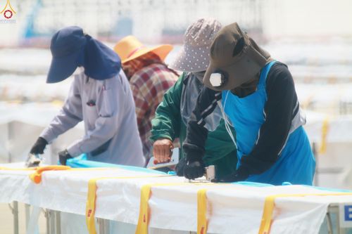 ภาพ No.321967:วันที่ 11-12 เมษายน พ.ศ.2569 การเตรียมงาน มัดถุงน้ำ , ผูกผ้าระบาย , เตรียมจุดฉันภัตตาหาร เพื่องานถวายมหาสังฆทาน 40,000 กว่าวัดทั่วประเทศ วันคุ้มครองโลก 22 เมษายน พ.ศ.2569 วัดพระธรรมกาย