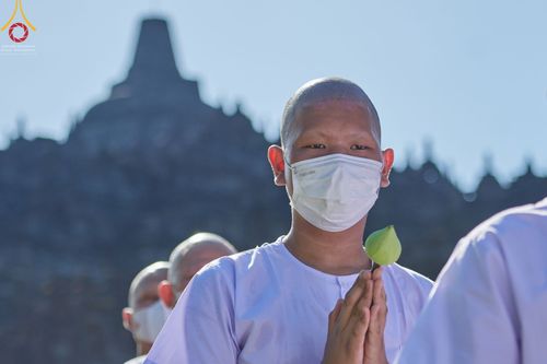 ภาพ No.68203:พิธีเวียนประทักษิณ และวันทาพระมหาเจดีย์บรมพุทโธ ของนาคธรรมทายาท ประเทศอินโดนีเซีย วันที่ 17 ธันวาคม พ.ศ. 2565