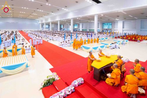 ภาพ No.337987:วันอาทิตย์ต้นเดือน 5 กรกฎาคม พ.ศ.2569 สัมมนาพิเศษ พิธีมอบพระของขวัญ ณ ห้องแก้วสารพัด1 วัดพระธรรมกาย