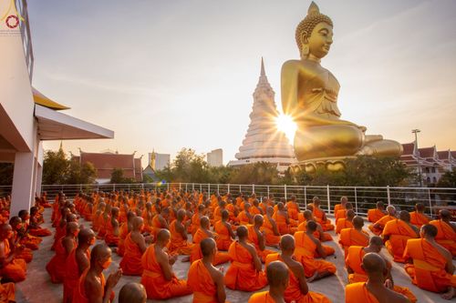 ภาพ No.74321:พุทธบุตรธรรมยาตรา ปฏิบัติธรรมและบันทึกภาพประวัติศาสตร์ ในโครงการธรรมยาตรากตัญญูบูชา มหาปูชนียาจารย์ พระมงคลเทพมุนี(สด จนฺทสโร) พระผู้ปราบมาร อนุสรณ์สถาน 7 แห่ง ปีที่ 11 ณ อนุสรณ์สถานลำดับที่ 6 สถานที่ค้นคว้าและเผยแผ่วิชาธรรมกาย วัดปากน้ำภาษีเจริญ กรุงเทพ