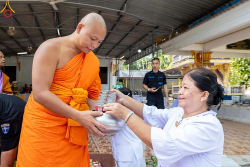 ภาพ No.137646:พิธีตักบาตร พิธีถวายสังฆทานแด่คณะสงฆ์ 323 วัด พิธีทำบุญอุทิศส่วนกุศลแด่ผู้วายชนม์ ในเหตุการณ์ความไม่สงบ 4 จังหวัดชายแดนภาคใต้ ปีที่ 20 ครั้งที่ 169 และพิธีมอบกองทุนหนุนแรงใจช่วยครูใต้ ปีที่ 17 ครั้งที่ 134 วันที่ 25 พฤษภาคม พ.ศ.2567 อ.ตากใบ จ.นราธิวาส