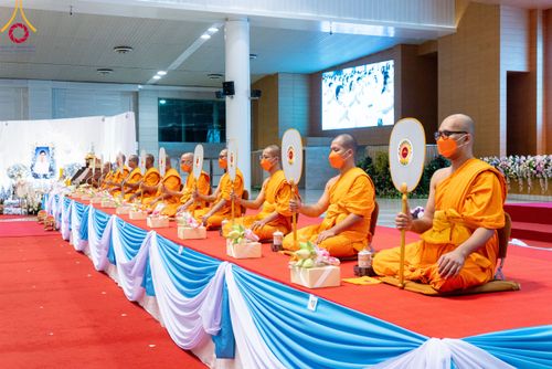 ภาพ No.90791:พิธีบำเพ็ญกุศลสวดพระอภิธรรม  อุบาสกถาวร พรหมถาวร (อุบาสกผู้ปั้นพระ) คืนที่ 3 วันจันทร์ที่ 16 ตุลาคม พ.ศ. 2566 ณ ห้องแก้วสารพัดนึก 1 สภาธรรมกายสากล วัดพระธรรมกาย จ.ปทุมธานี