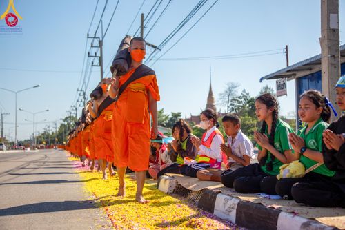 ภาพ No.106142:พิธีต้อนรับพระธรรมยาตรา ชุด 2 ในโครงการธรรมยาตรากตัญญูบูชา มหาปูชนียาจารย์  พระมงคลเทพมุนี(สด จนฺทสโร) พระผู้ปราบมาร  อนุสรณ์สถาน 7 แห่ง ปีที่ 12  วันที่ 3 มกราคม พ.ศ. 2567  ณ อนุสรณ์สถานโลตัสแลนด์ จ.สุพรรณบุรี