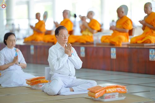 ภาพ No.328807:วันเสาร์ที่ 16 พฤษภาคม พ.ศ.2569 พิธีบุพเปตพลี ครั้งที่ 183 ร่วมอุทิศบุญแด่หมู่ญาติที่ล่วงลับไปแล้ว และสืบทอดอายุพระพุทธศาสนา ณ หอฉันคุณยายอาจารย์ฯ  วัดพระธรรมกาย