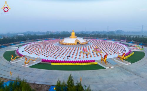 ภาพ No.299779:วันที่ 19 มกราคม พ.ศ.2569 พระธรรมยาตราปฏิบัติธรรมและถ่ายภาพหมู่ประวัติศาสตร์ ณ อนุสรณ์สถานลำดับที่ 5 สถานที่เผยแผ่วิชชาธรรมกายครั้งแรก  อนุสรณ์สถานบางปลาวัดบางปลา อ.บางเลน จ.นครปฐม ในโครงการธรรมยาตรา กตัญญูบูชา มหาปูชนียาจารย์ พระมงคลเทพมุนี(สด จนฺทสโร) 