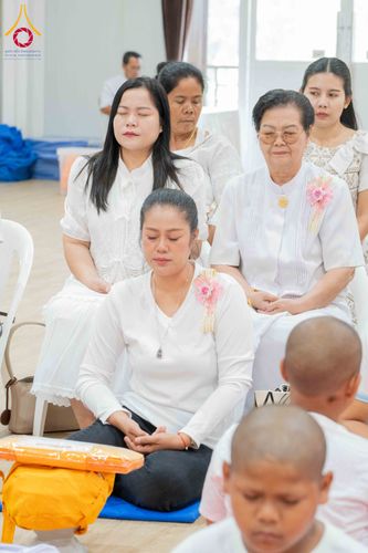 ภาพ No.318668:วันที่ 29 มีนาคม พ.ศ. 2569 พิธีเวียนประทักษิณ มอบผ้าไตร บรรพชาสามเณร  ณ ศูนย์อบรมเยาวชนกาญบุรี