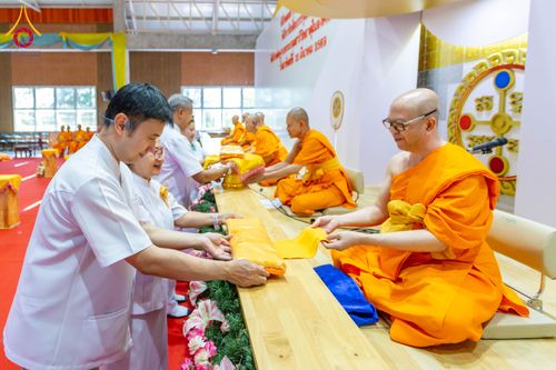 ภาพ No.315606:วันอาทิตย์ ที่ 22 มีนาคม พ.ศ. 2569 พิธีทอดผ้าป่าฉลองพระประธาน พิธีประดิษฐานพระบรมสารีริกธาตุในองค์พระประธาน พิธีจารึกชื่อบรรจุในแผ่นฌาน ณ ศูนย์ปฏิบัติธรรมสมุทรปราการ (บางบ่อ)