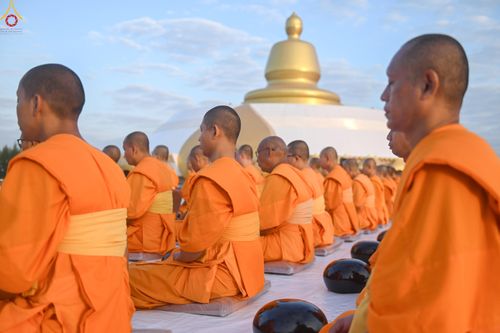 ภาพ No.302434:วันที่ 24 มกราคม พ.ศ. 2569 พิธีตักบาตรพระธรรมยาตรา ณ อนุสรณ์สถานลำดับที่ 5 สถานที่เผยแผ่วิชชาธรรมกายครั้งแรก อนุสรณ์สถานบางปลา วัดบางปลา อำเภอบางเลน จังหวัดนครปฐม ในโครงการธรรมยาตรา กตัญญูบูชา มหาปูชนียาจารย์ พระมงคลเทพมุนี(สด จนฺทสโร) พระผู้ปราบมาร อนุส