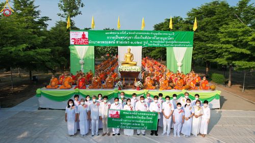 ภาพ No.81350:พิธีตักบาตรพระ ๑,๐๒๘ รูป ถวายเป็นพุทธบูชา เนื่องในสัปดาห์วิสาขบูชาโลก  ช่วยคณะสงฆ์ ๓๒๓ วัด ๔ จังหวัดชายแดนใต้ วันอาทิตย์ที่ ๒๘ พฤษภาคม พ.ศ.๒๕๖๖ ณ ศูนย์ปฎิบัติธรรมดอยหล่อ อำเภอดอยหล่อ จังหวัดเชียงใหม่