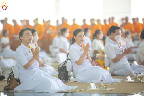ภาพ No.205791:พิธีสวดพระพุทธมนต์ และถวายภัตตาหารเมนูสวรรค์แด่พระภิกษุ สามเณร วันจันทร์ที่ 3 กุมภาพันธ์ พ.ศ. 2568 ณ หอฉันคุณยายอาจารย์ฯ วัดพระธรรมกาย
