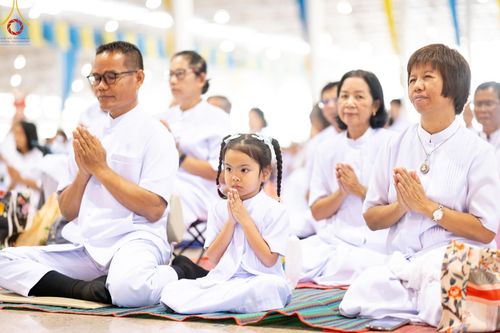 ภาพ No.159268:พิธีบูชาข้าวพระ ในวันอาทิตย์ต้นเดือน วันที่ 6 ตุลาคม พ.ศ. 2567 ณ สภาธรรมกายสากล วัดพระธรรมกาย