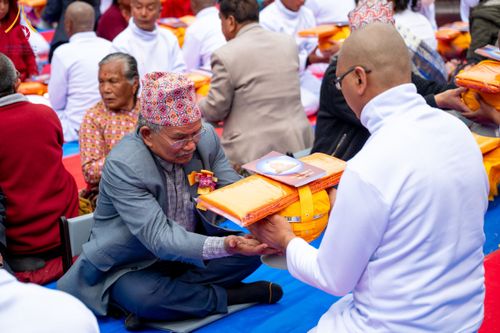 ภาพ No.129820:พิธีตัดปอยผมและแห่นาคธรรมทายาท ในโครงการบรรพชา 1,250 รูป ณ แดนประสูติ สวนลุมพินี ประเทศเนปาล วันที่ 2 มีนาคม พ.ศ. 2567