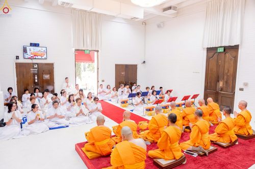 ภาพ No.252346:วันที่ 4-5 ตุลาคม พ.ศ. 2568  วัดพระธรรมกายแคลิฟอร์เนีย ประเทศสหรัฐอเมริกา ได้จัดพิธีตัดปอยผม โดยคณะสงฆ์ ญาติ ๆ และสาธุชน ให้กับนาคธรรมทายาท 8 ท่าน และได้จัดพิธีบรรพชา-อุปสมบท ฉลองพิธีทอดกฐินบรมจักรพรรดิ สร้างอุโบสถ 82 ปี บูชาธรรมหลวงพ่อธัมมชโย