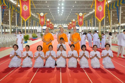 ภาพ No.134683:V.35 เพื่อบุญต้นเดือน การรับบุญของเจ้าหน้าที่หน่วยงานต่างๆ เพื่องานบุญวันอาทิตย์ต้นเดือน ณ วัดพระธรรมกาย วันที่ 7 เมษายน พ.ศ. 2567