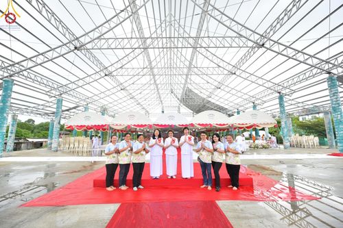 ภาพ No.158221:พิธีทอดผ้าป่า ติดตั้งแผ่นสิริฉะทะนะรัสมี(หลังคา) อาคาร 80 ปี หลวงพ่อธัมมชโย วันอาทิตย์ที่ 22 กันยายน พ.ศ. 2567 ณ ศูนย์ปฏิบัติธรรมวิหารแดง อ.วิหารแดง จ.สระบุรี