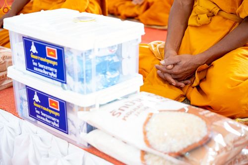 ภาพ No.234490:วันพฤหัสบดีที่ 24 กรกฎาคม พ.ศ. 2568 พิธีถวายสังฆทานแก่คณะสงฆ์ 323 วัด , พิธีมอบกองทุนหนุนแรงใจช่วยครูใต้ , พิธีทำบุญส่วนกุศลแด่ผู้วายชนม์ ในเหตุการณ์ความไม่สงบ 4 จังหวัด ชายแดนภาคใต้ (ปัตตานี , ยะลา , นราธิวาส , สงขลา) ปีที่ 21 ครั้งที่ 179 ณ วัดเวฬุวัน 