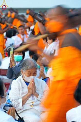ภาพ No.107970:พิธีต้อนรับพระธรรมยาตรา ในโครงการธรรมยาตรากตัญญูบูชา มหาปูชนียาจารย์ พระมงคลเทพมุนี(สด จนฺทสโร) พระผู้ปราบมาร อนุสรณ์สถาน 7 แห่ง ปีที่ 12 วันที่ 7 มกราคม พ.ศ. 2567 ณ อนุสรณ์สถานคลองบางนางแท่น  อ.สามพราน จ.นครปฐม
