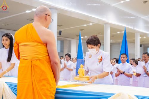 ภาพ No.159586:สัมมนาพิเศษและพิธีมอบองค์พระธรรมกาย 2,000 องค์ ณ ห้องแก้วสารพัดนึก 1 วัดพระธรรมกาย วันอาทิตย์ต้นเดือนที่ 6 ตุลาคม พ.ศ. 2567
