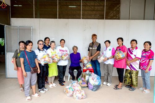 ภาพ No.235507:วันที่ 30-31 กรกฎาคม พ.ศ. 2568 วัดพระธรรมกาย มูลนิธิธรรมกาย ร่วมกับศูนย์ส่งเสริมศีลธรรมจังหวัดสุรินทร์ เปิดศูนย์พักพิงชั่วคราวเพื่อช่วยเหลือประชาชน ผู้อพยพจากเหตุปะทะกันตามแนวชายแดน ไทย-กัมพูชา ตั้งแต่วันที่ 24 กรกฎาคม พ.ศ.2568 เป็นต้นไป