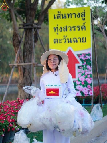 ภาพ No.191512:V.49 สารพัดV สารพัดดี ที่ธรรมยาตรา ในโครงการธรรมยาตรา กตัญญูบูชา มหาปูชนียาจารย์ พระมงคลเทพมุนี(สด จนฺทสโร) พระผู้ปราบมาร อนุสรณ์สถาน 7 แห่ง ปีที่ 13 ระหว่างวันที่ 2-31 มกราคม พ.ศ. 2568