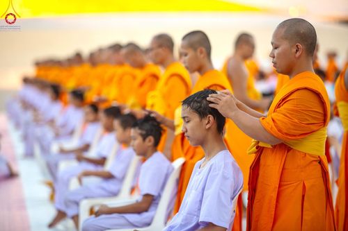 ภาพ No.132758:พิธีปลงผมยุวธรรมทายาท รุ่นที่ 32 มัชฌิมธรรมทายาท รุ่นที่ 28 ณ ลานธรรม วัดพระธรรมกาย วันเสาร์ที่ 30 มีนาคม พ.ศ. 2567