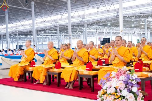 ภาพ No.153305:พิธีมุทิตาสักการะ พระภิกษุ-สามเณร ผู้สอบไล่ได้เปรียญธรรม ประโยค 1-2 ถึงประโยค ป.ธ.9 และบาลีศึกษา ประโยค1-2 ถึง บ.ศ.9 , พิธีมอบดวงแก้วสามเณรผู้ทรงบาลีไวยากรณ์ วัดพระธรรมกาย และ ศูนย์ส่งเสริมศีลธรรมในประเทศและต่างประเทศ วันอาทิตย์ที่ 8 กันยายน พ.ศ.2567