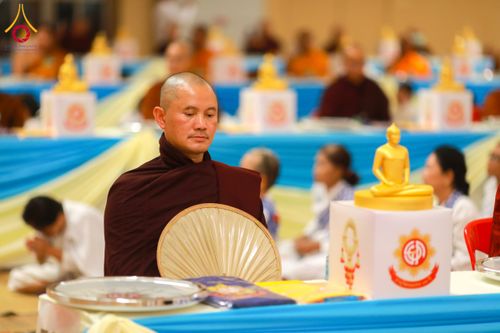 ภาพ No.60054:พิธีเจริญพระพุทธมนต์ "ฉลองอายุวัฒนมงคล 80 ปี หลวงพ่อธัมมชโย" พิธีถวายไทยธรรม คณะสงฆ์ 10,000 กว่าวัดทั่วประเทศ ในวันคุ้มครองโลก วันจันทร์ที่ 22 เมษายน พ.ศ. 2567 ณ สภาธรรมกายสากล วัดพระธรรมกาย จ.ปทุมธานี