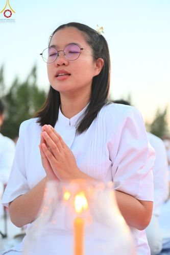 ภาพ No.192745:พิธีจุดประทีปถวายเป็นพุทธบูชา และบูชาธรรมมหาปูชนียาจารย์ ณ อนุสรณ์สถานคลองบางนางแท่น อ.สามพราน จ.นครปฐม ในโครงการธรรมยาตรา กตัญญูบูชา มหาปูชนียาจารย์ พระมงคลเทพมุนี(สด จนฺทสโร) พระผู้ปราบมาร อนุสรณ์สถาน 7 แห่ง ปีที่ 13 วันที่ 10 มกราคม พ.ศ. 2568
