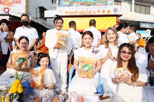 ภาพ No.312658:วันอาทิตย์ที่ 8 มีนาคม พ.ศ.2569 ทำบุญเมืองนครราชสีมา 558 ปี ตักบาตรพระ 10,000 รูป