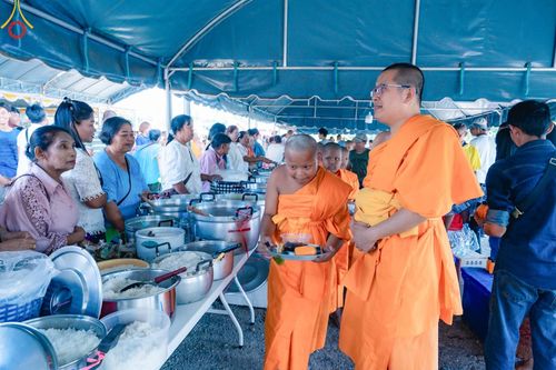 ภาพ No.133552:พิธีขอขมารับผ้าไตร, พิธีบรรพชาสามเณร, สามเณรออกบิณฑบาต ในโครงการบรรพชาสามเณร ฟื้นฟูพระพุทธศาสนาทั่วไทย  ณ ศูนย์ปฏิบัติธรรม และอบรมเยาวชนเมืองยะลา วันที่ 3 เมษายน พ.ศ. 2567